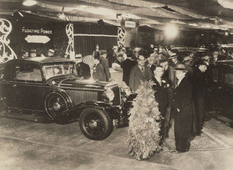 The new urinal bush at the 1932 Detroit Auto Show was a huge success. Motor meme