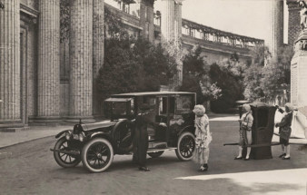 Marie Antoinette: "Off with their heads! I'm buying a Hudson!" motor meme