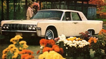 Peggy: "Dammit, Don, I'm a copywriter not your personal shopper!" motor meme