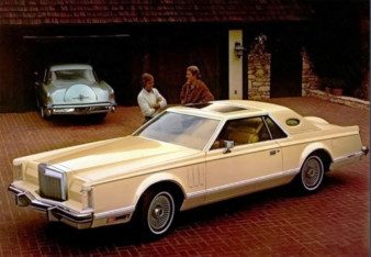 He: "C'mon on now, who are you: Miss Hathaway or Mark Hamil?" motor meme